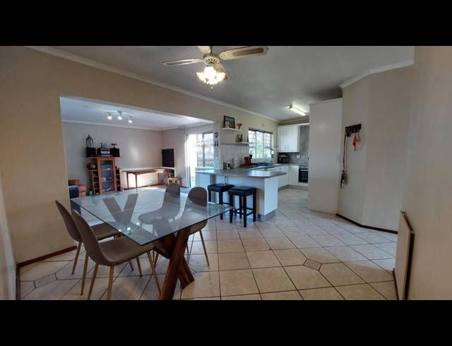 4 BEDROOM HOUSE FOR SALE IN VREDEKLOOF EAST
